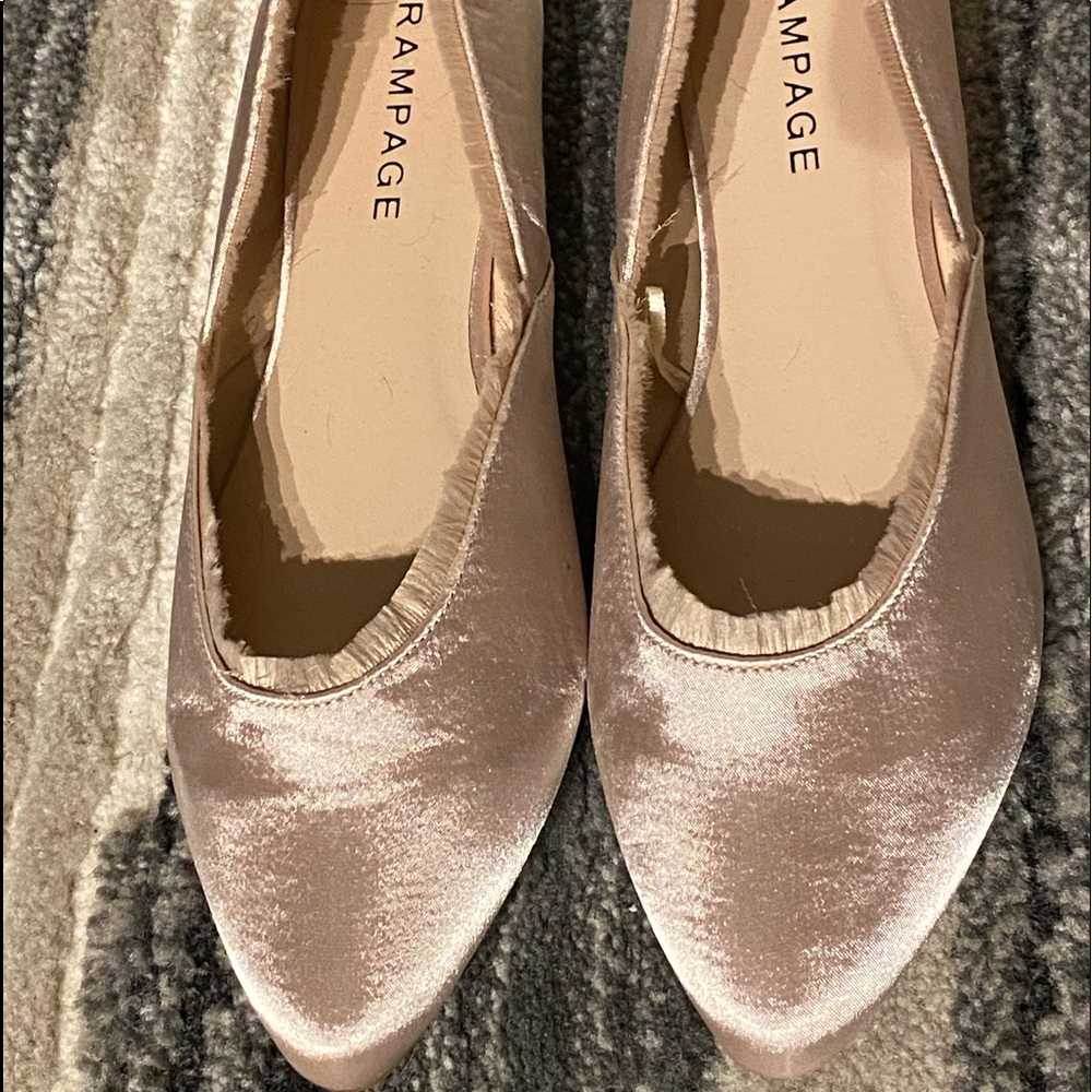 NWOT Rampage Casie Pale Pink Satin Ballet Shoe-style flats